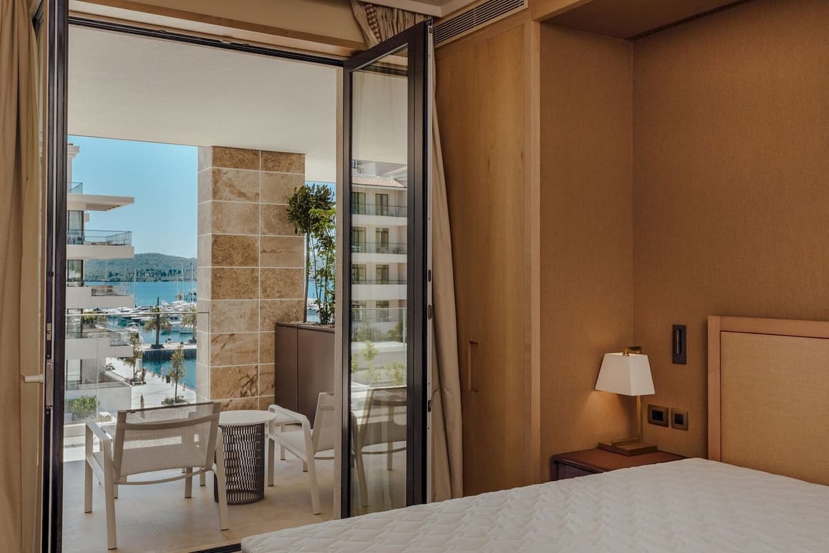 Deniz kenarında üç yatak odalı daire, Baia, Porto Montenegro, Tivat — 30 fotoğraftan 19.