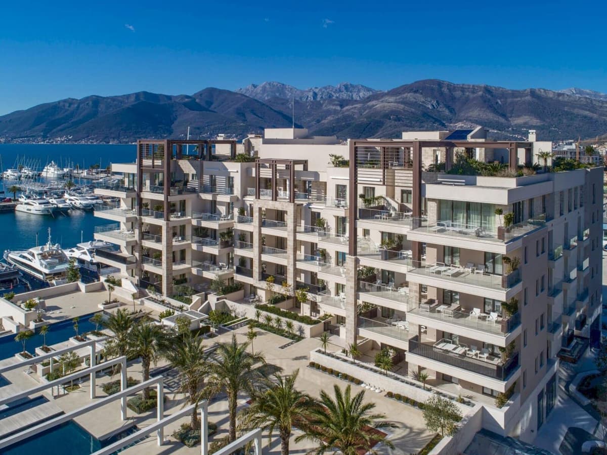 Deniz kenarında üç yatak odalı daire, Baia, Porto Montenegro, Tivat — 30 fotoğraftan 27.