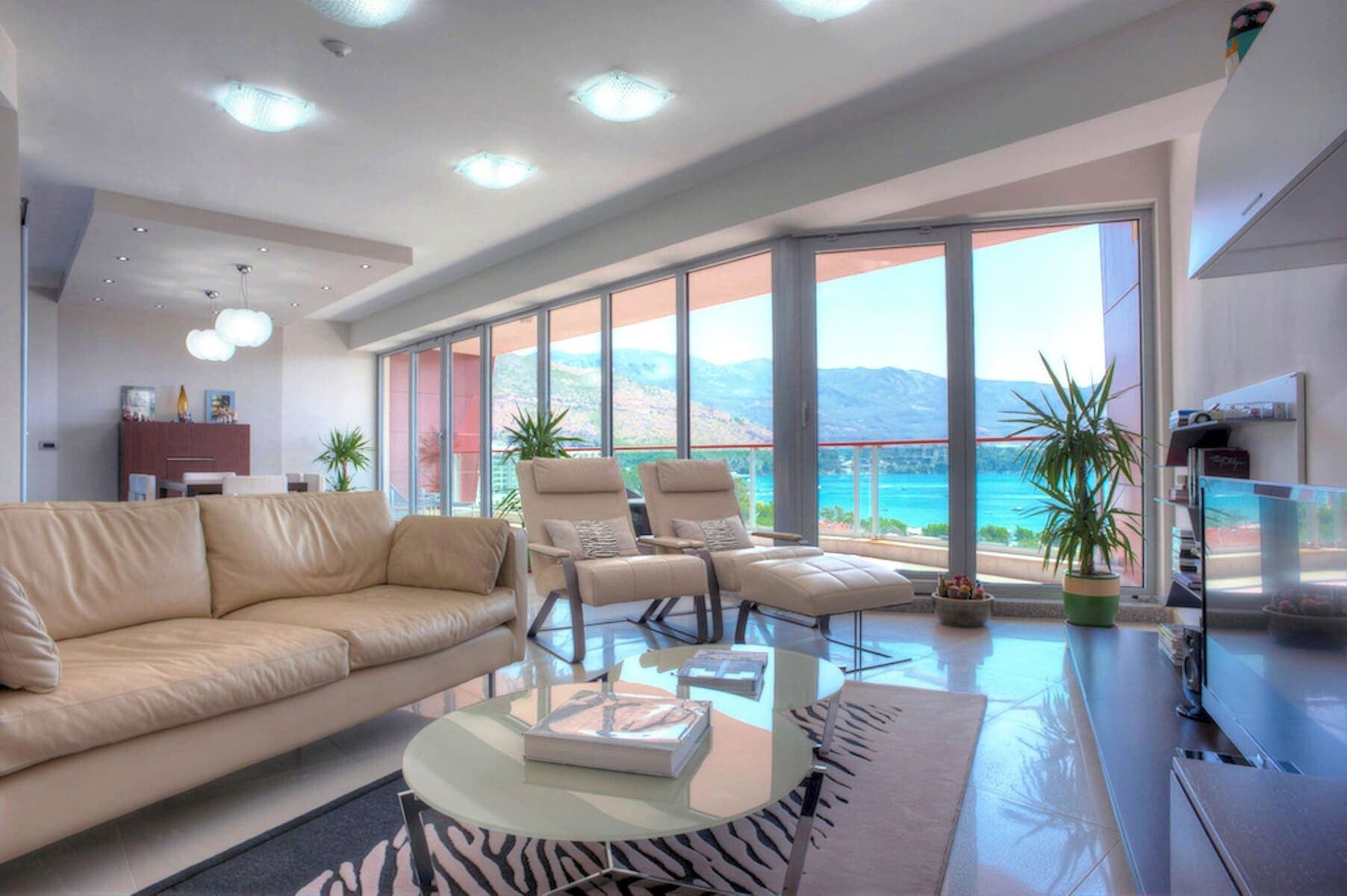 TQ Plaza, Budva, Mediteranska-Straße, Budva — Foto 3 von 14