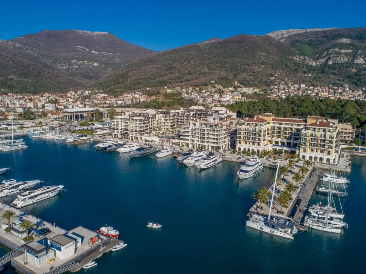 Deniz kenarında üç yatak odalı daire, Baia, Porto Montenegro, Tivat — 30 fotoğraftan 29.