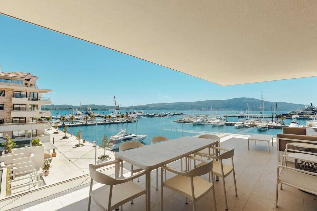 Deniz kenarında üç yatak odalı daire, Baia, Porto Montenegro, Tivat — 30 fotoğraftan 6.