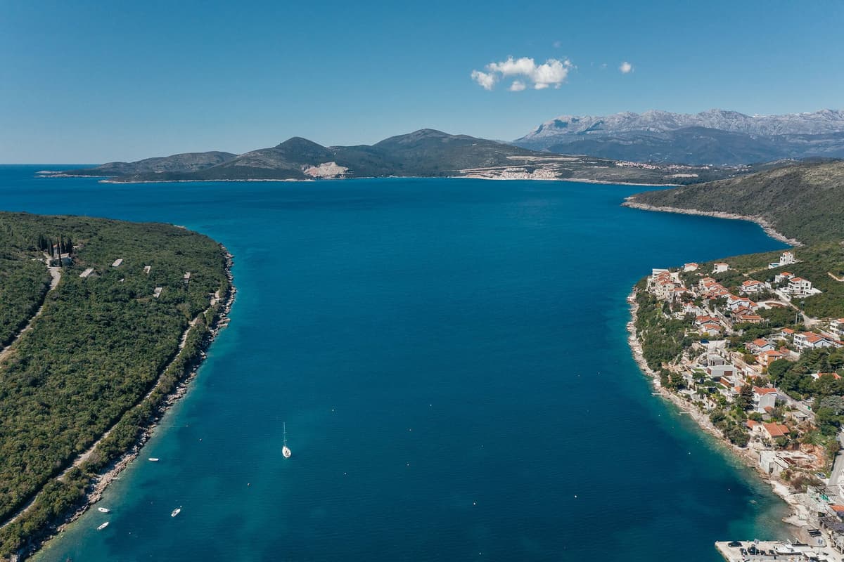 Bigovo - denize sıfır inşaat arazisi, Kotor, Bigovo — 13 fotoğraftan 13.