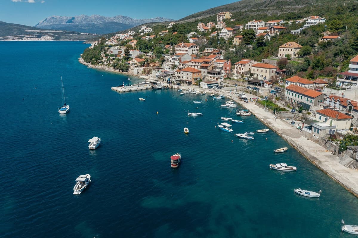 Bigovo - denize sıfır inşaat arazisi, Kotor, Bigovo — 13 fotoğraftan 8.