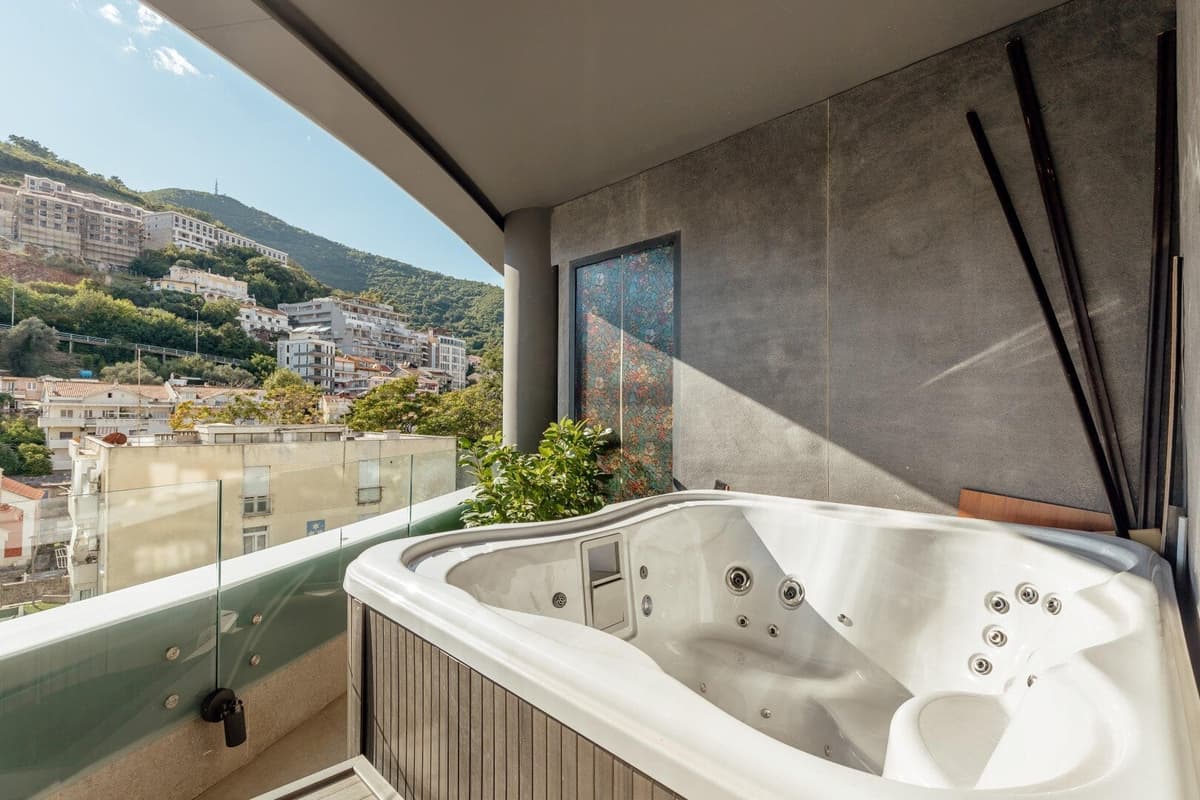 Royal Gardens'ta 2 Yatak Odalı Lüks Daire, Budva, Kraliyet Bahçeleri — 13 fotoğraftan 9.