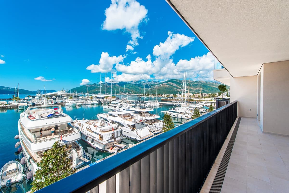Savremeni dvosobni stan u zgradi Baia, Tivat, Porto Montenegro — fotografija 16 od 17