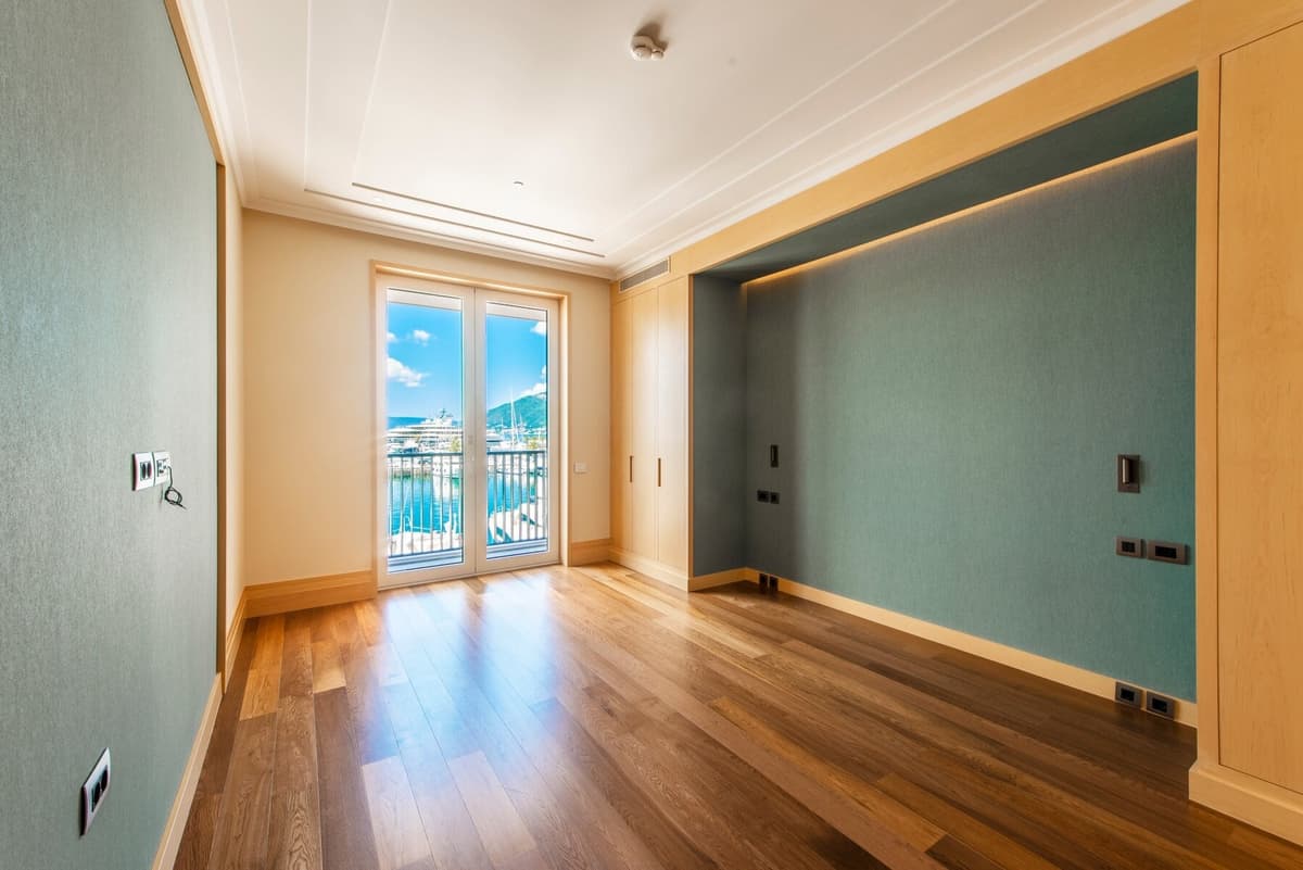 Savremeni dvosobni stan u zgradi Baia, Tivat, Porto Montenegro — fotografija 6 od 17