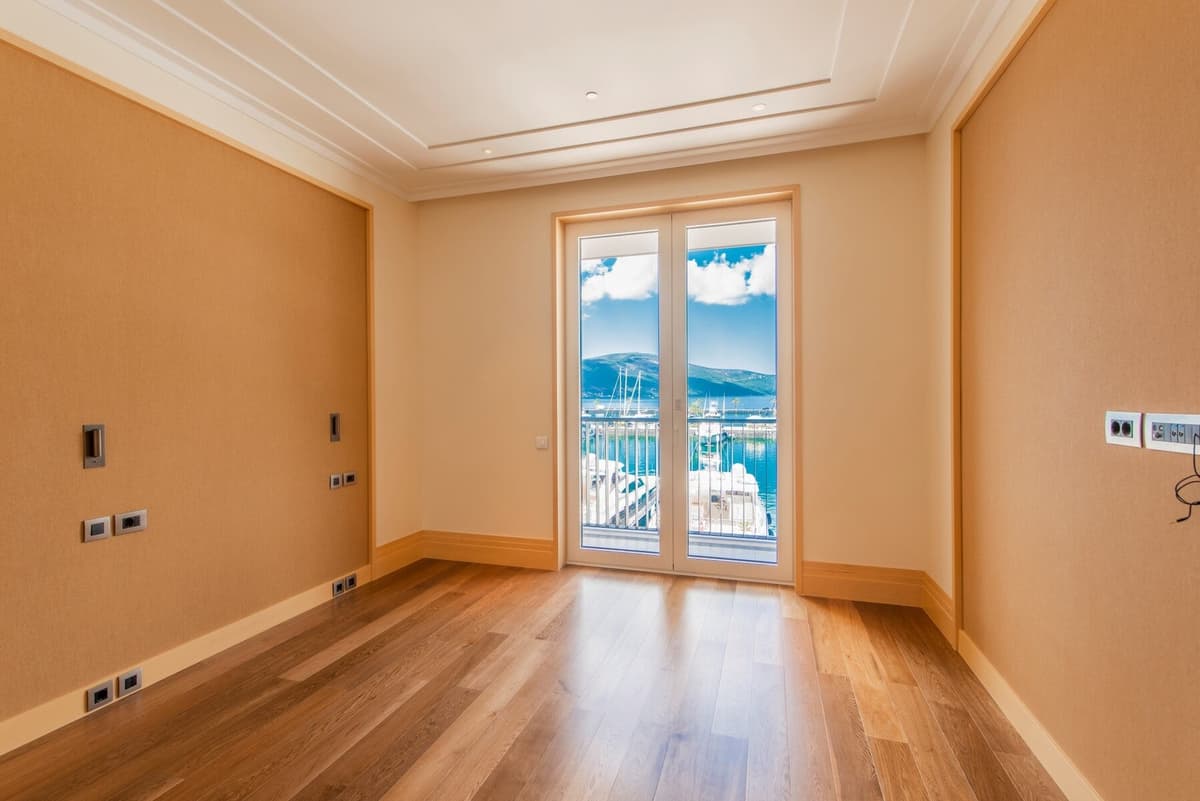 Savremeni dvosobni stan u zgradi Baia, Tivat, Porto Montenegro — fotografija 8 od 17