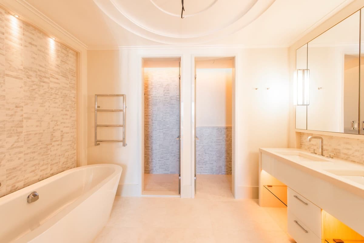 Savremeni dvosobni stan u zgradi Baia, Tivat, Porto Montenegro — fotografija 9 od 17