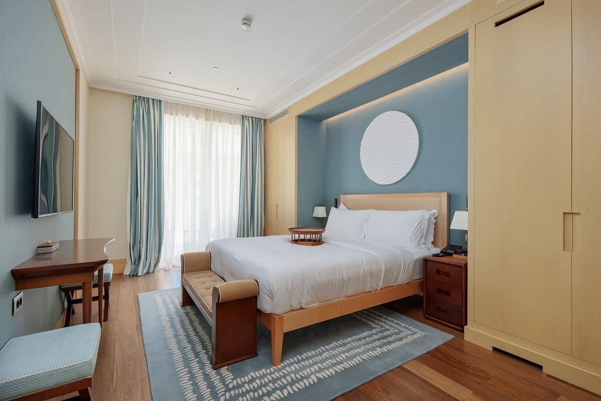 Baia binasında otel hizmetli üç yatak odalı daire, Tivat, Porto Montenegro — 16 fotoğraftan 13.