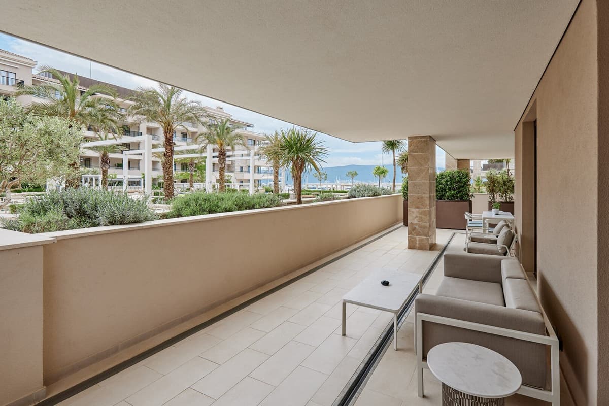 Baia binasında otel hizmetli üç yatak odalı daire, Tivat, Porto Montenegro — 16 fotoğraftan 15.
