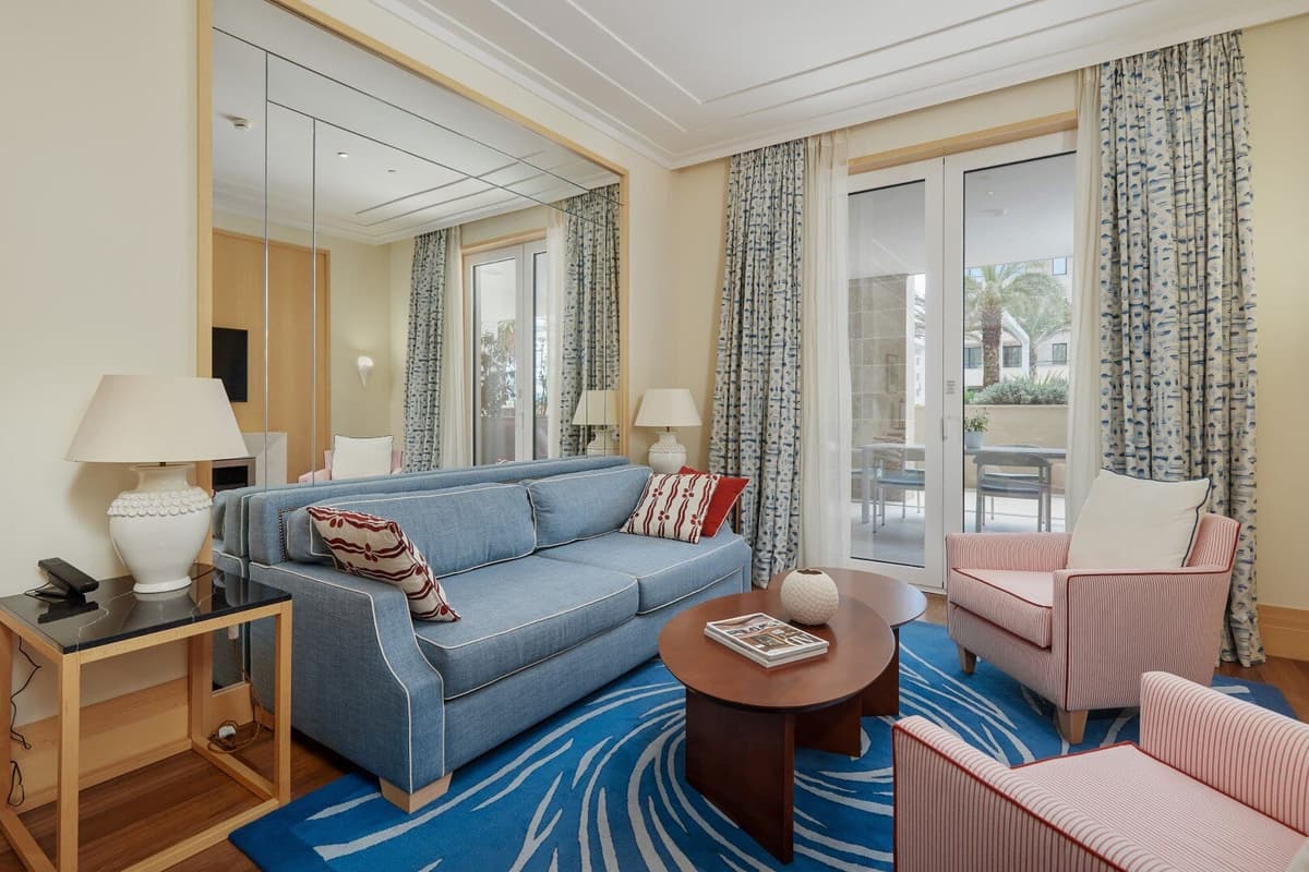 Baia binasında otel hizmetli üç yatak odalı daire, Tivat, Porto Montenegro — 16 fotoğraftan 3.