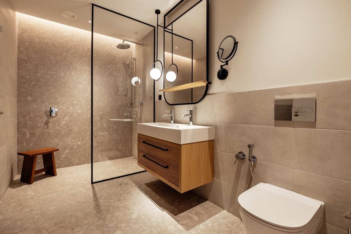 Boka Place'te otel hizmetli iki yatak odalı daire Ostro, Tivat, Porto Montenegro — 17 fotoğraftan 14.