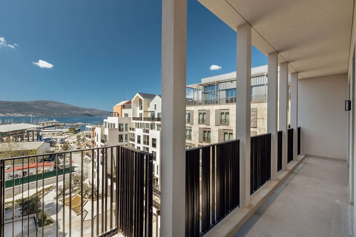 Boka Place'te otel hizmetli iki yatak odalı daire Ostro, Tivat, Porto Montenegro — 17 fotoğraftan 15.