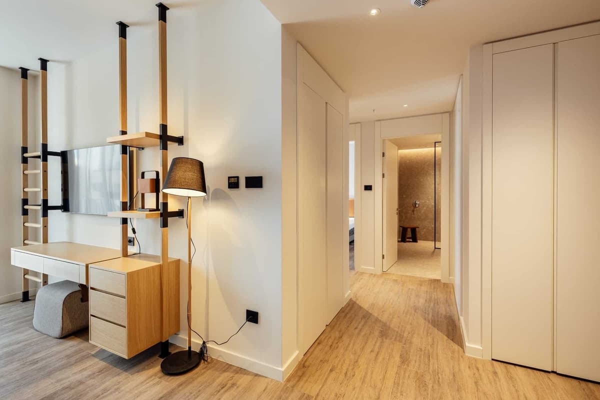 Boka Place'te otel hizmetli iki yatak odalı daire Ostro, Tivat, Porto Montenegro — 17 fotoğraftan 9.