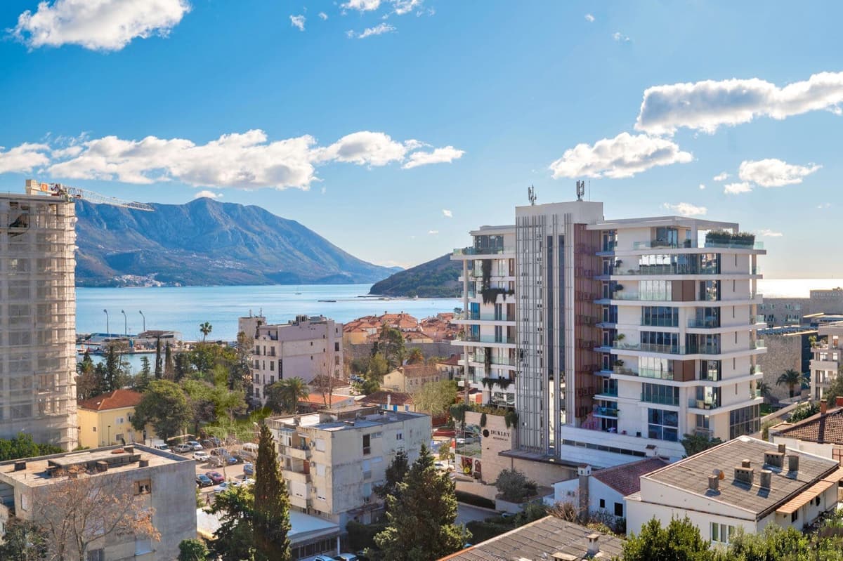 Üç yatak odalı ayrıcalıklı daire, Gospostina, Budva, Gospostina — 29 fotoğraftan 2.