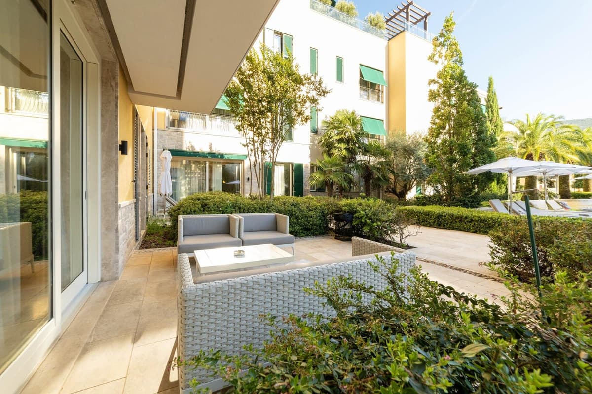 Lüks mobilyalı 1 yatak odalı daire, Herceg Novi, Portonovi — 19 fotoğraftan 16.