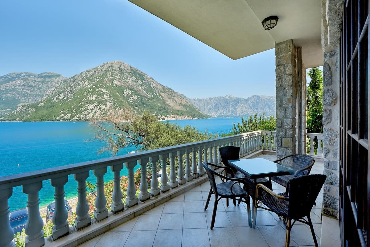Villa Kostanjica denize sıfır, kapalı kapılı bir tatil köyünde, Kotor, Kostanjica — 42 fotoğraftan 11.