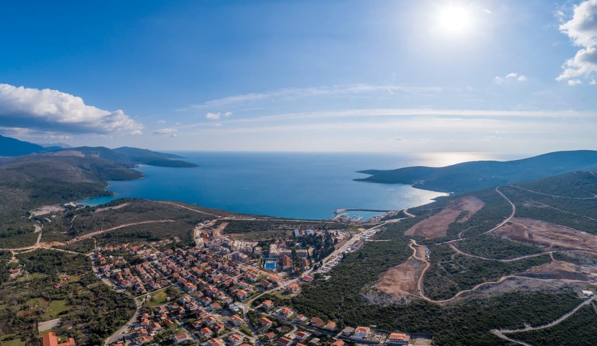 Centrale'de Yeni 2bdr Flat Daire, Tivat, Lustica Bay — 16 fotoğraftan 15.