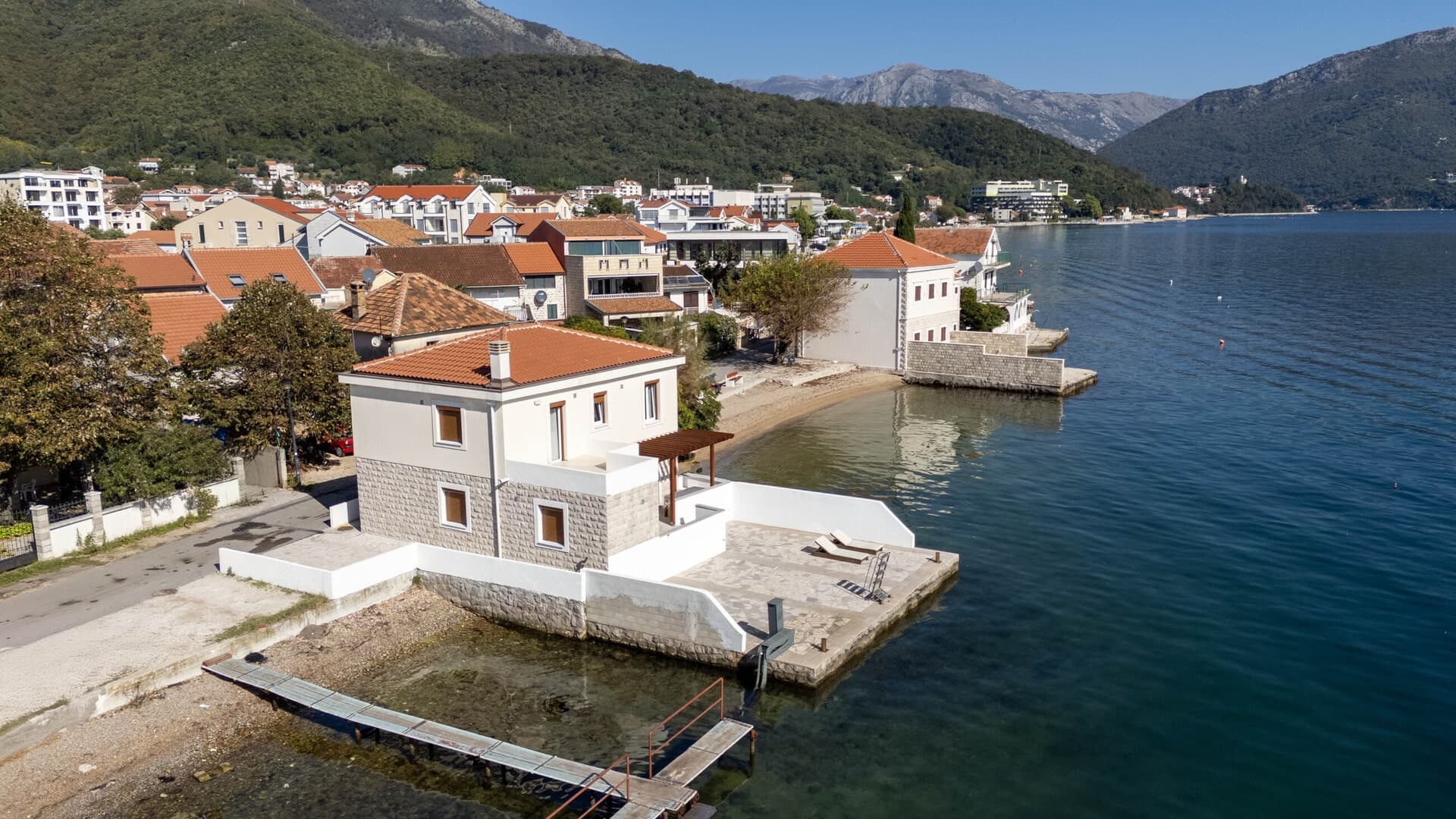 Очаровательная вилла на берегу залива Биела, Герцег-Нови, Биела — фото 1 из 25