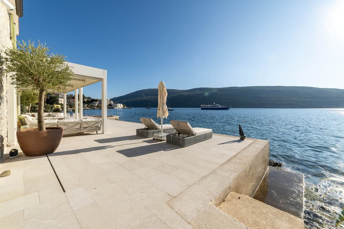 Уникальный каменный дом на воде в Кумборе, Герцег Нови, Кумбор — фото 30 из 37