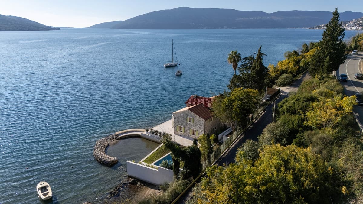Уникальный каменный дом на воде в Кумборе, Герцег Нови, Кумбор — фото 37 из 37