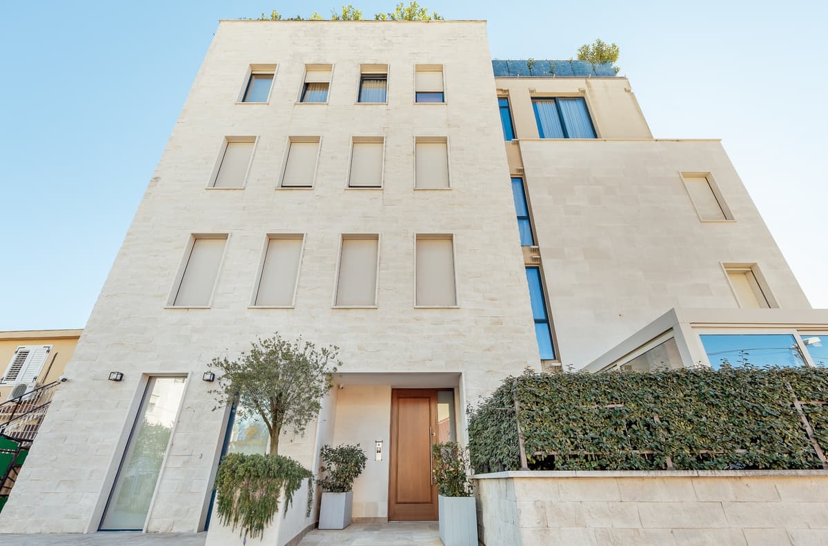 Дизайнерски обставленные апартаменты 2bdr, Palazzo Sofia, Тиват, центр — фото 17 из 19