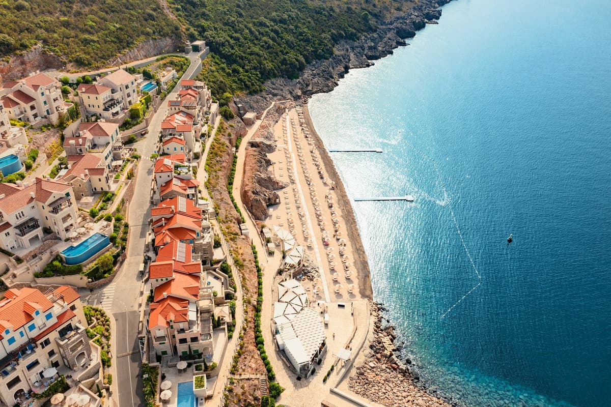Пентхаус с обслуживанием на набережной Chedi, Тиват, залив Луштица — фото 19 из 20