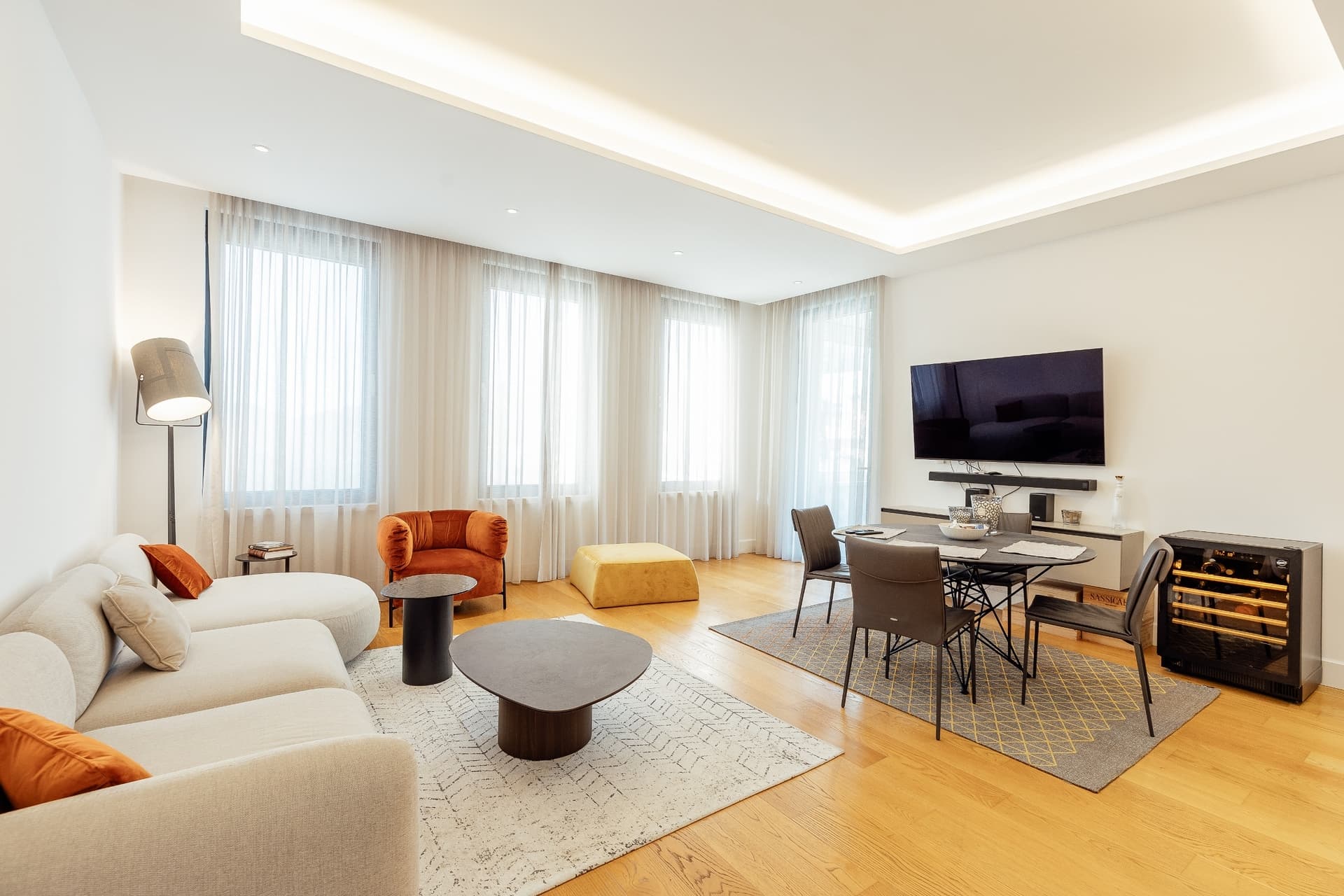 Дизайнерски обставленные апартаменты 2bdr, Palazzo Sofia, Тиват, центр — фото 3 из 19