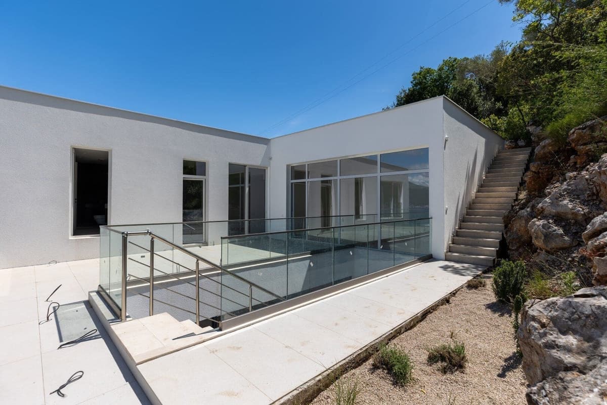 Современная вилла Krasici с 5 спальнями, Тиват, Крашичи — фото 18 из 20