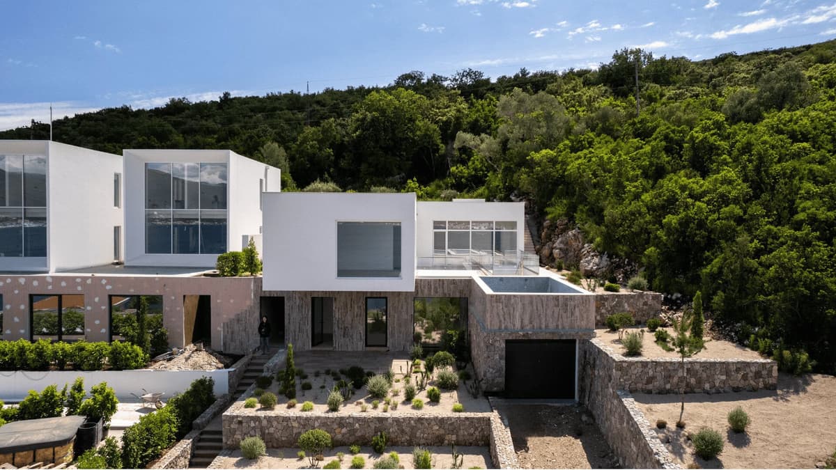 Современная вилла Krasici с 5 спальнями, Тиват, Крашичи — фото 1 из 20