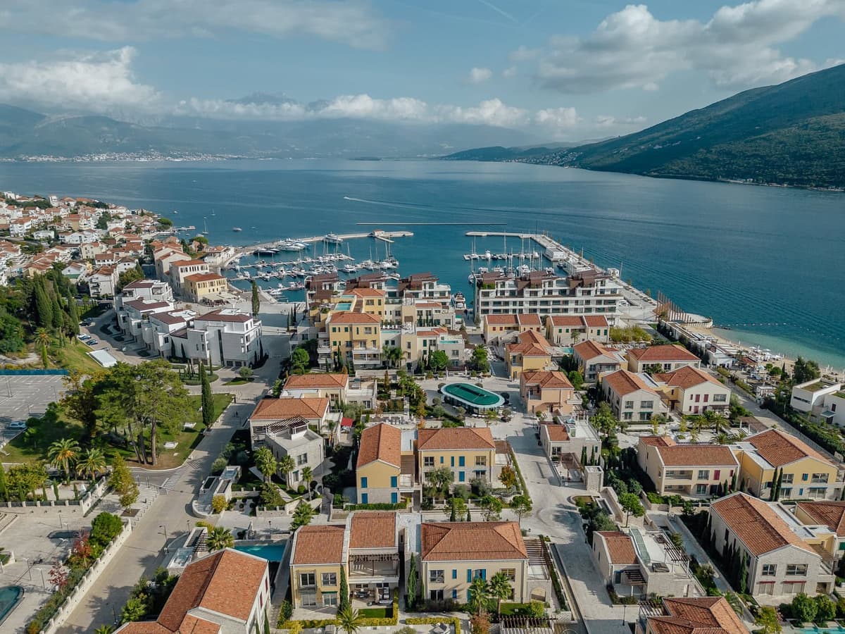 Апартаменты с 2 спальнями Portonovi Waterfront, Герцег-Нови, Портонови — фото 1 из 15