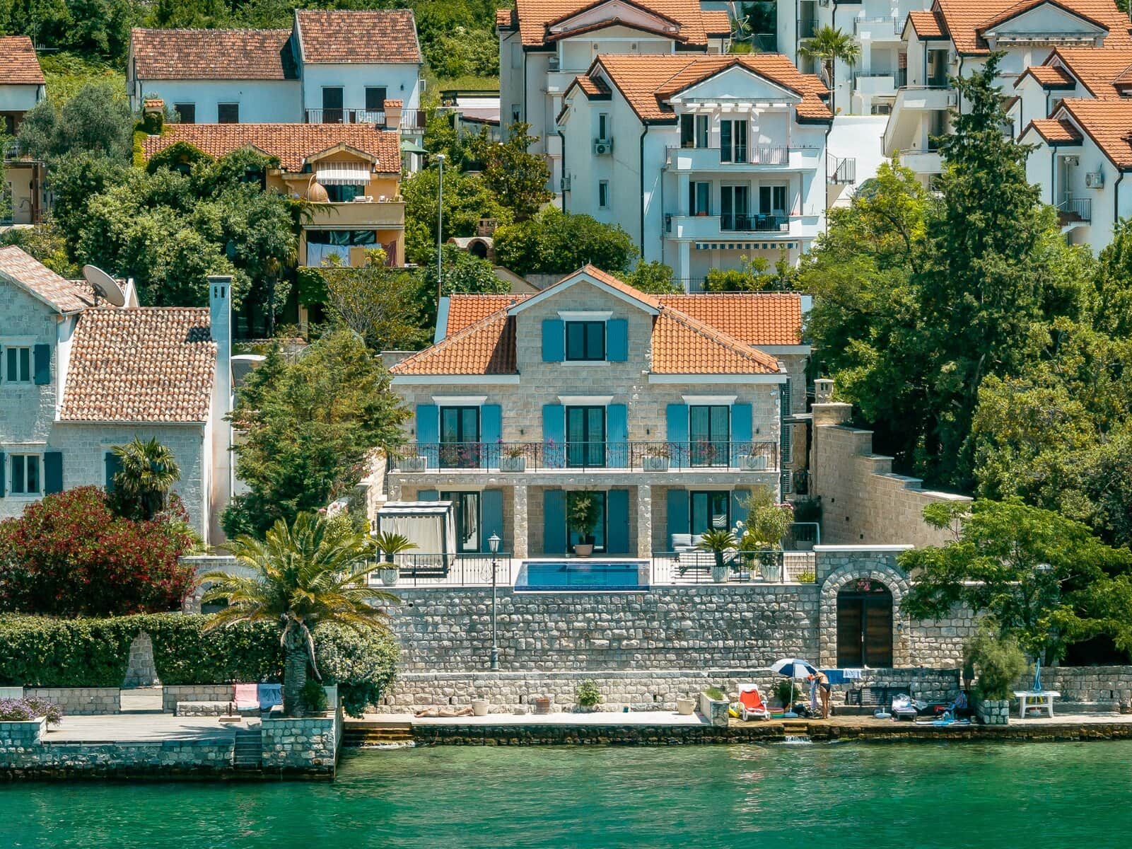 Каменная вилла на берегу моря Ljuta, Котор, Люта — фото 1 из 42