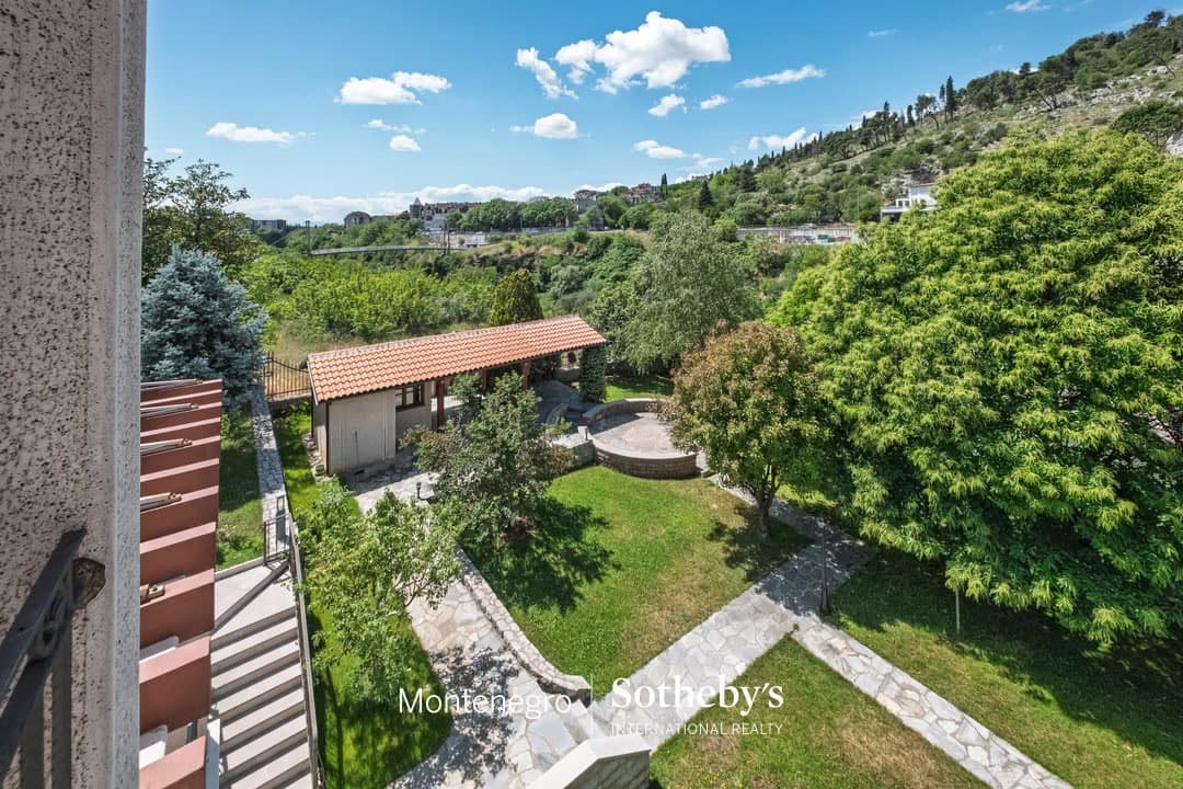 Уникальное поместье на берегу реки, Подгорица — фото 21 из 59