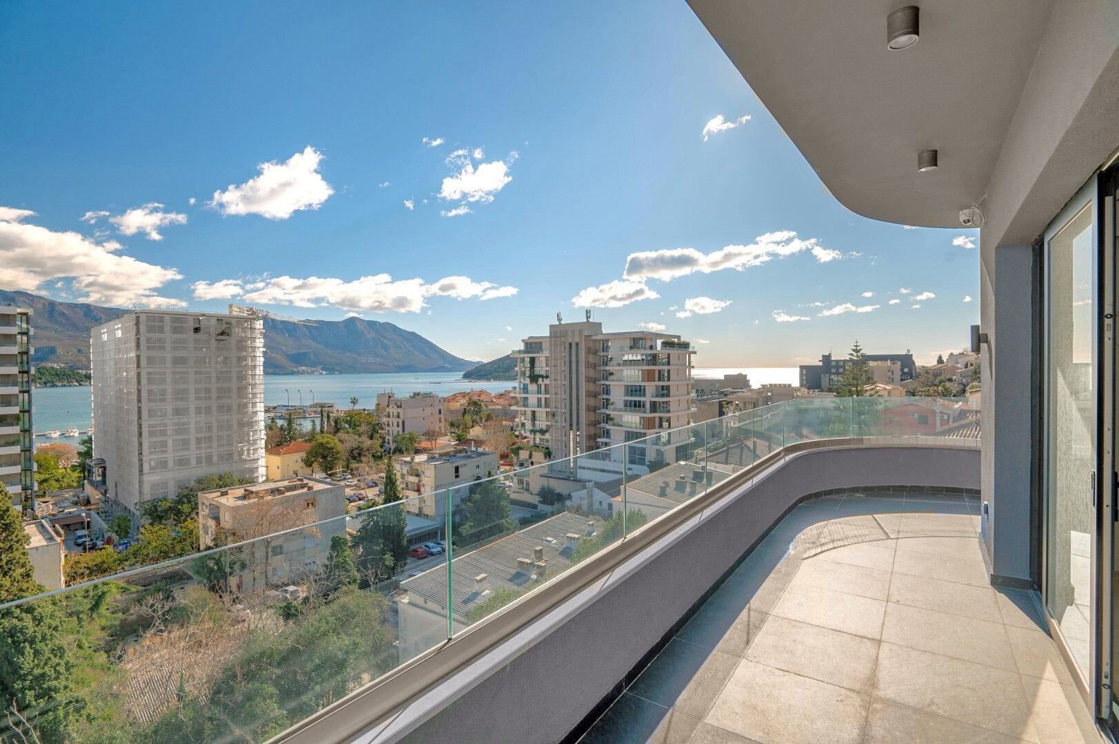 Üç yatak odalı ayrıcalıklı daire, Gospostina, Budva, Gospostina