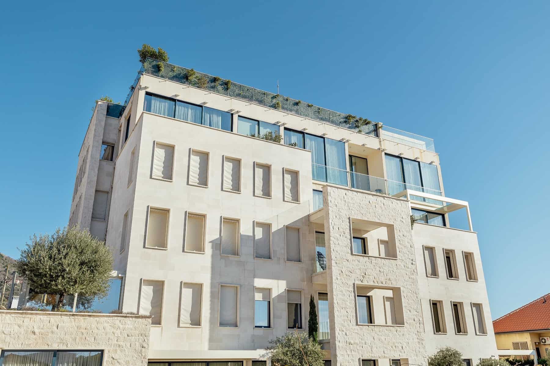 Tasarımla Döşenmiş 2 Yatak Odalı Daire, Palazzo Sofia, Tivat, Merkez