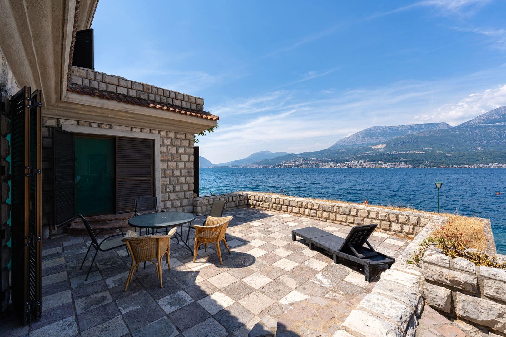 Otantik Su Kenarı Taş Villa, Rose, Herceg Novi, Rose