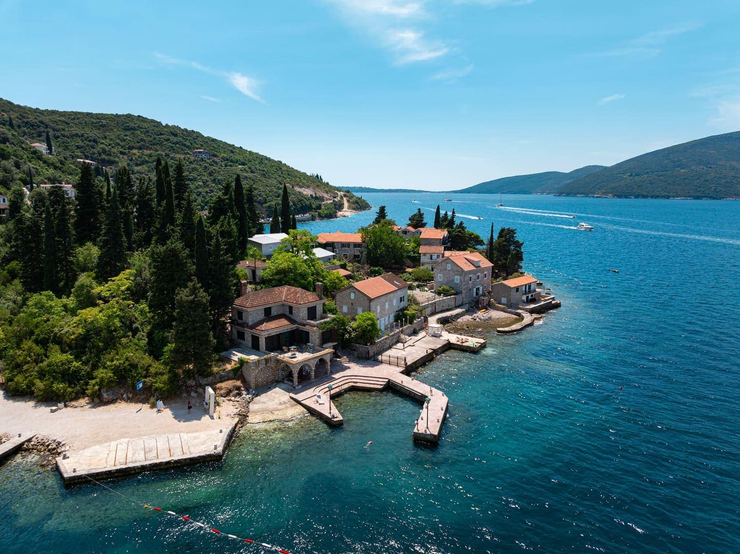 Аутентичная каменная вилла на берегу моря, Роза, Герцег Нови, Роза