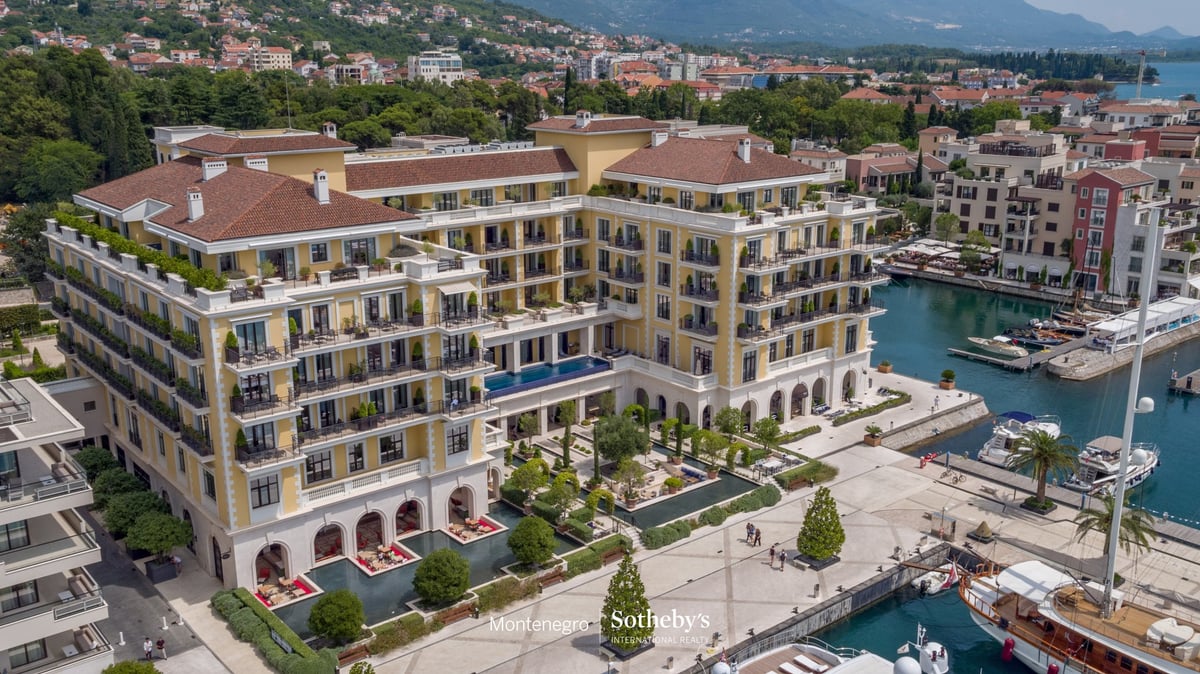 Подпись Regent Penthouse, Тиват, Порто Черногория