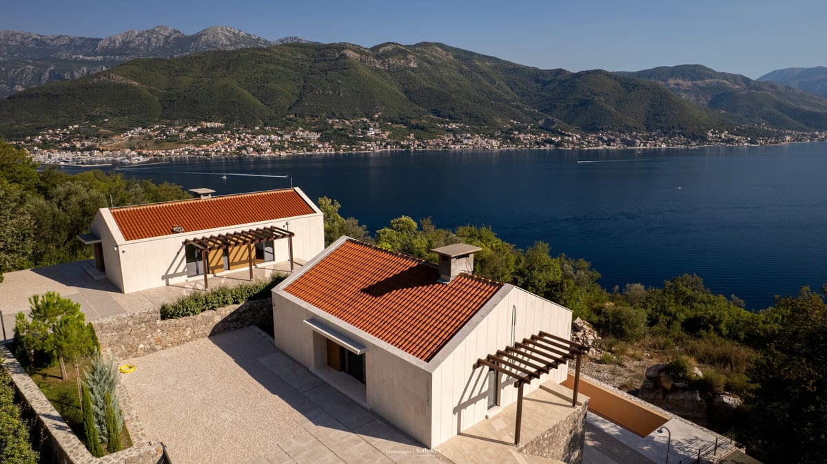 Две современные виллы с панорамным видом на море, Tivat, Zabrdje