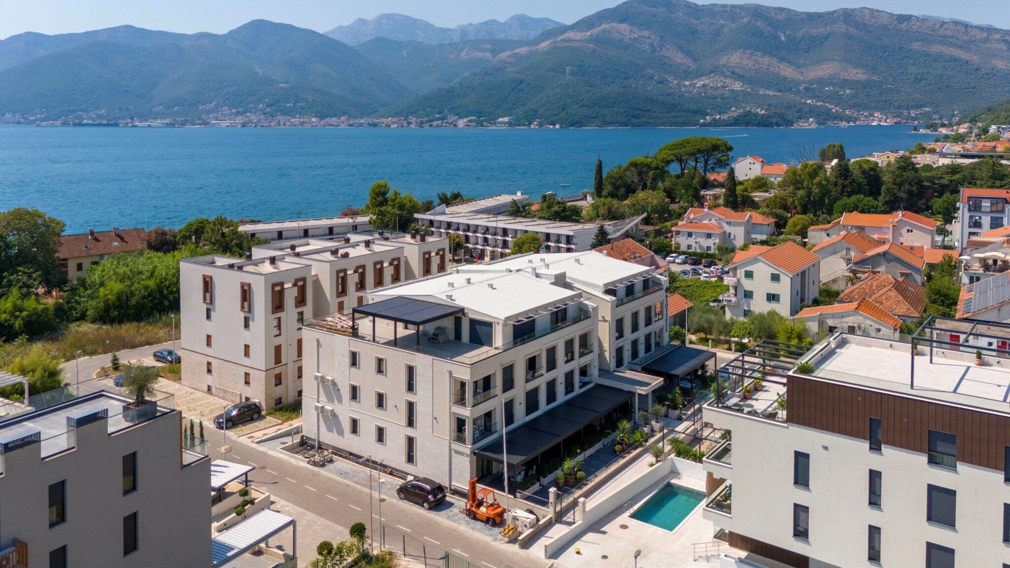 Kiralık Modern 3bdr Daire, Tivat, Donja Lastva — 17 fotoğraftan 1.