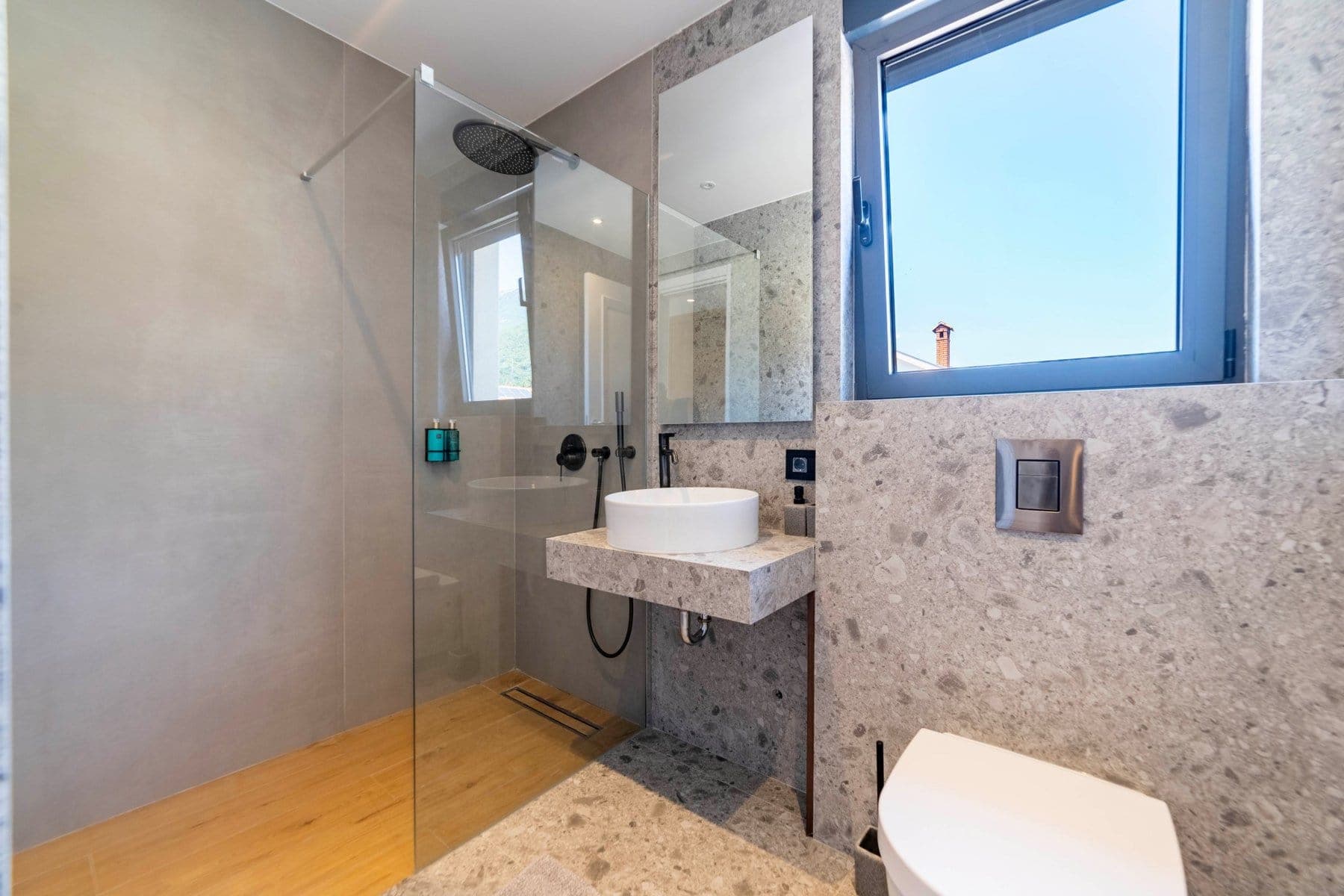 Kiralık Modern 3bdr Daire, Tivat, Donja Lastva — 17 fotoğraftan 12.