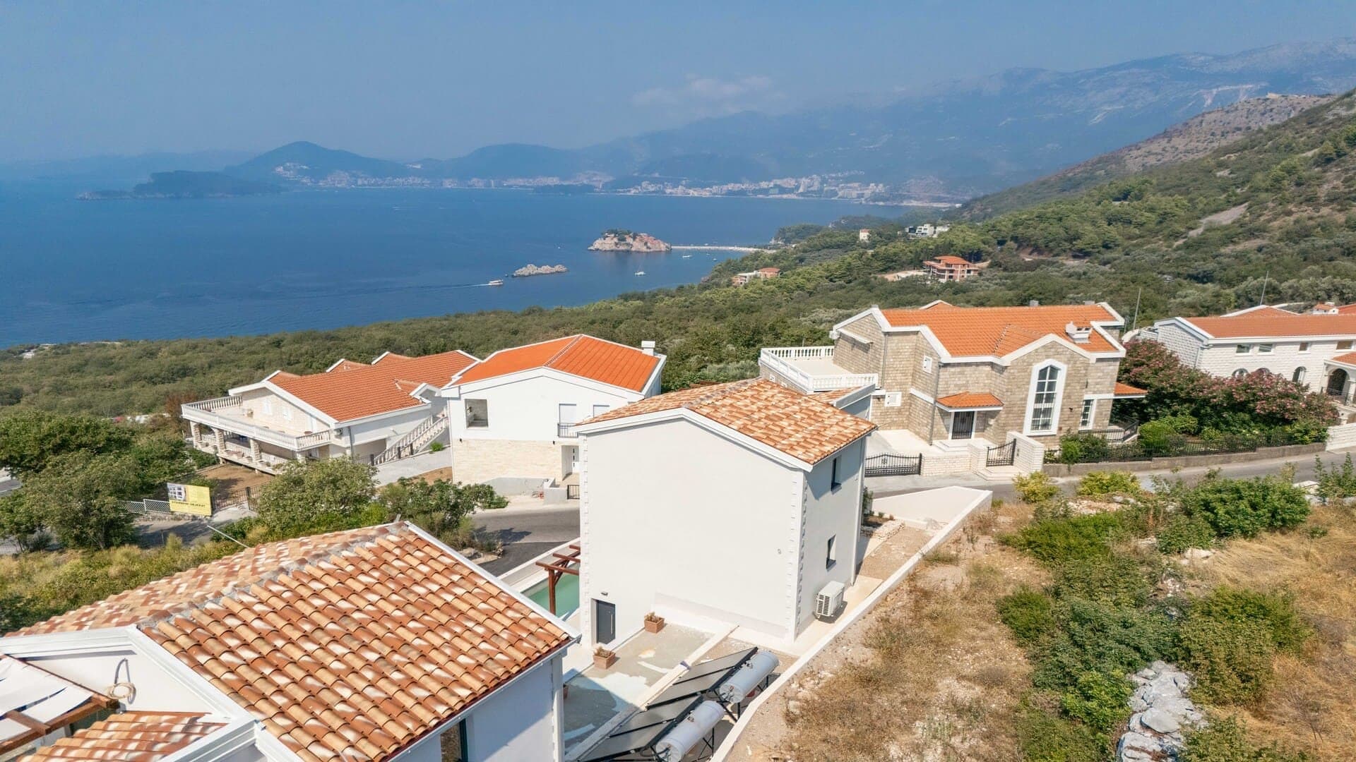 Tudorovici Three-bedroom villa with swimming pool, Budva, Tudorovici — photo 1 of 17