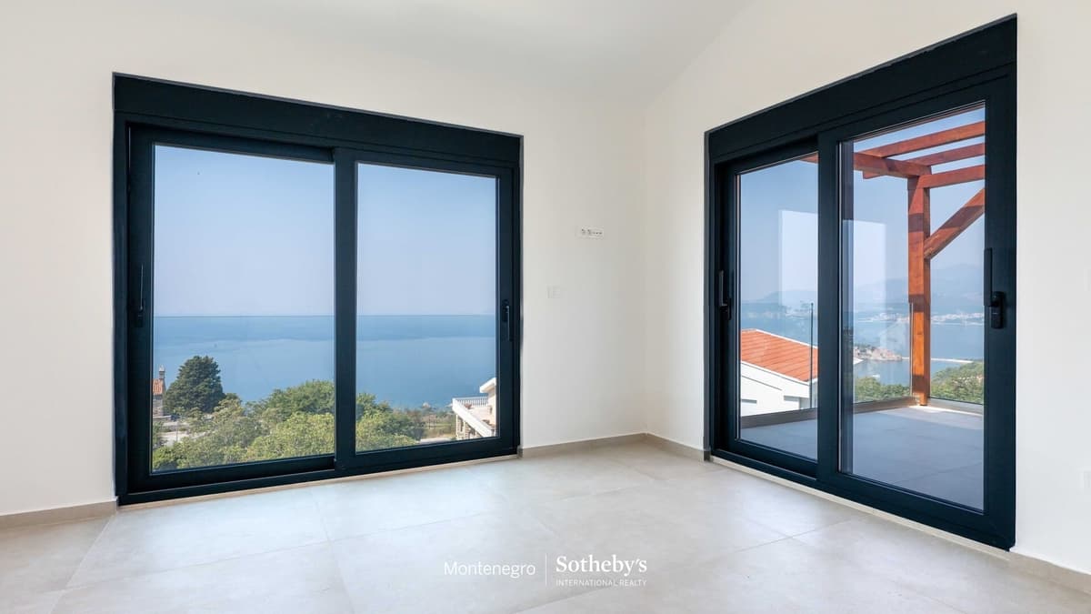 Tudorovici'de havuzlu üç yatak odalı villa, Budva, Tudorovići — 17 fotoğraftan 9.