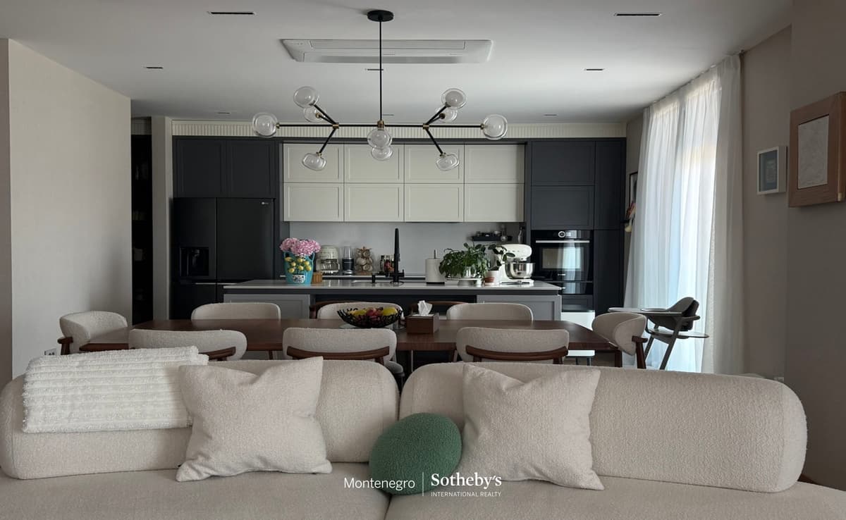Luxury Three-bedroom Apartment Oaza building, Podgorica, Sheikh Zayed Street — photo 5 of 12