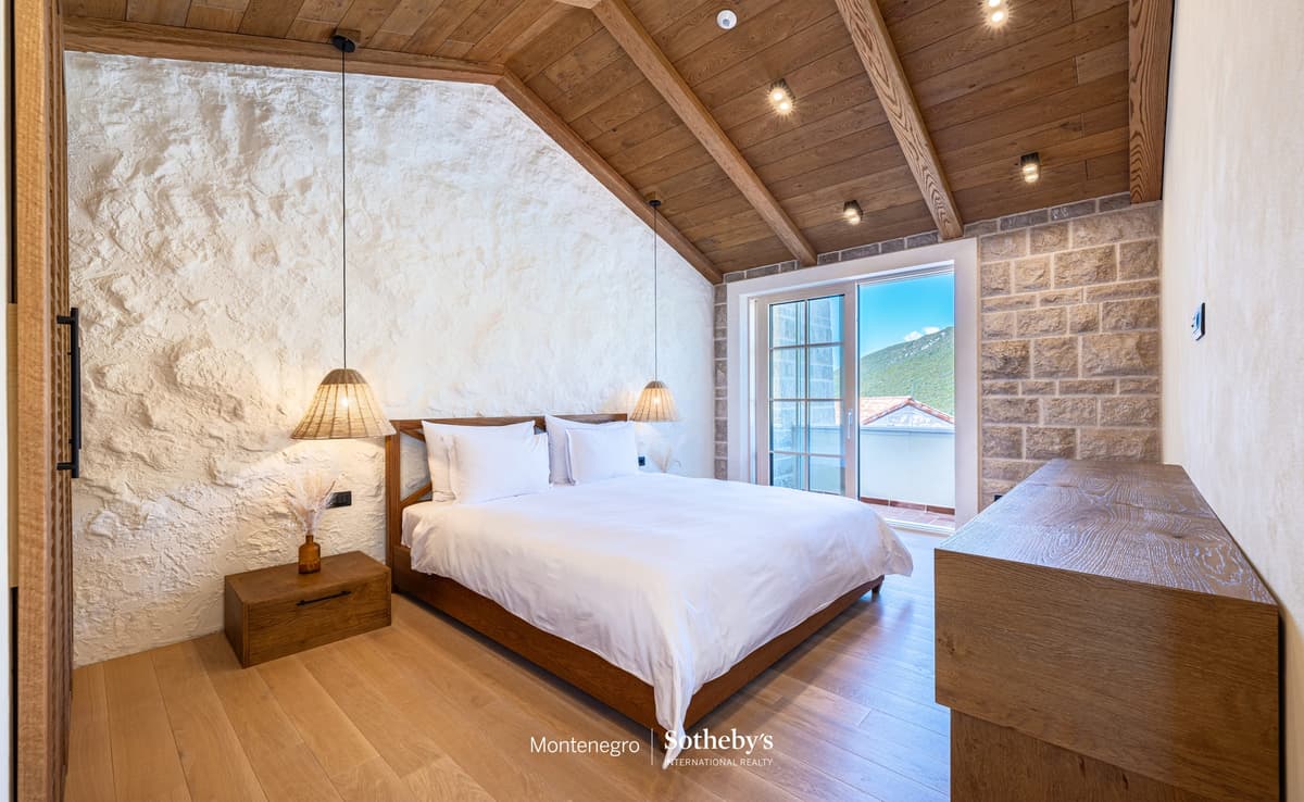 Luxurious Waterfront Villa with Swimming Pool, Herceg novi, Zanjice — photo 17 of 27