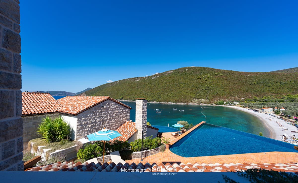 Luxurious Waterfront Villa with Swimming Pool, Herceg novi, Zanjice — photo 25 of 27