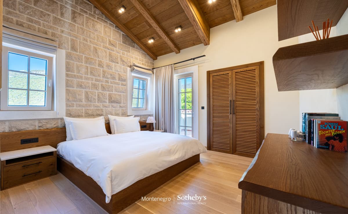 Luxurious Waterfront Villa with Swimming Pool, Herceg novi, Zanjice — photo 20 of 27