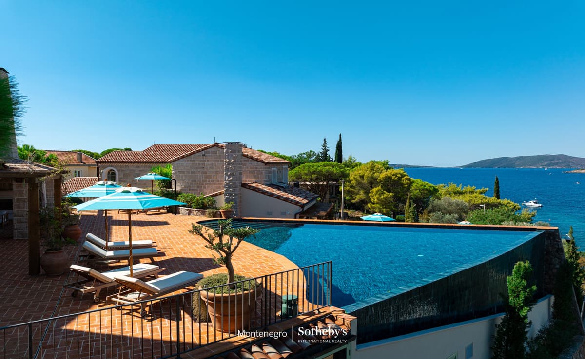 Luxurious Waterfront Villa with Swimming Pool, Herceg novi, Zanjice — photo 10 of 27