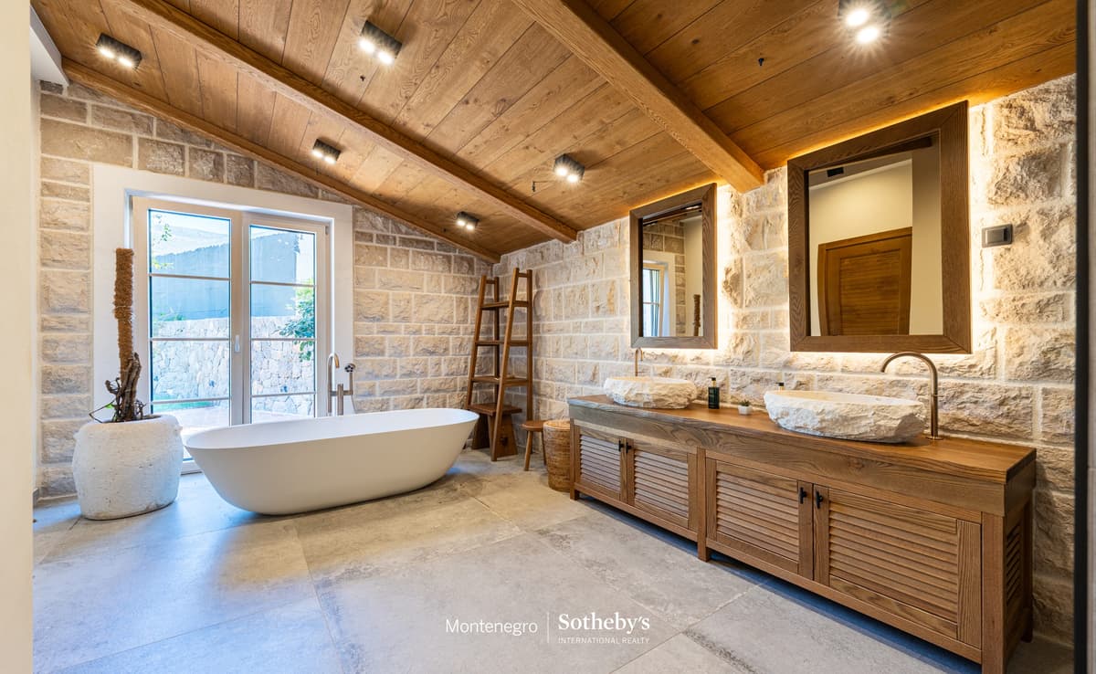 Luxurious Waterfront Villa with Swimming Pool, Herceg novi, Zanjice — photo 16 of 27