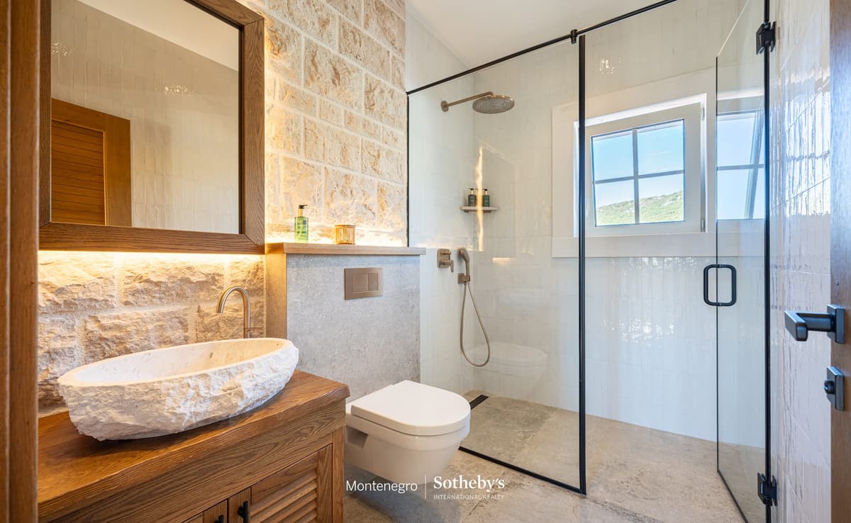 Luxurious Waterfront Villa with Swimming Pool, Herceg novi, Zanjice — photo 21 of 27